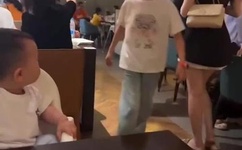 在无限游戏里花式挨C